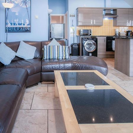 Ewyn Y Don - 2 Bedroom Apartment - Pendine Bagian luar foto