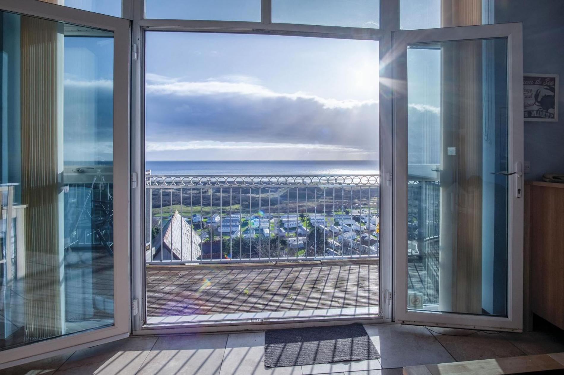 Ewyn Y Don - 2 Bedroom Apartment - Pendine Bagian luar foto
